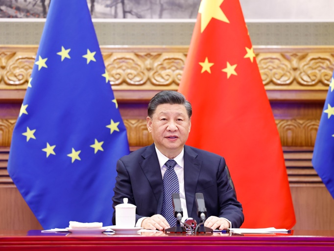 4月1日晚，国家主席习近平在北京以视频方式会见欧洲理事会主席米歇尔和欧盟委员会主席冯德莱恩。新华社记者 黄敬文 摄