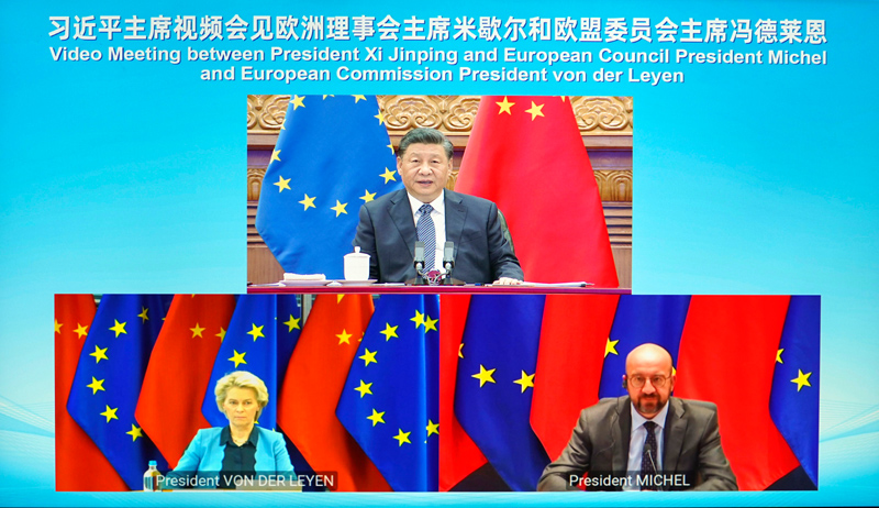 4月1日晚，国家主席习近平在北京以视频方式会见欧洲理事会主席米歇尔和欧盟委员会主席冯德莱恩。新华社记者 殷博古 摄